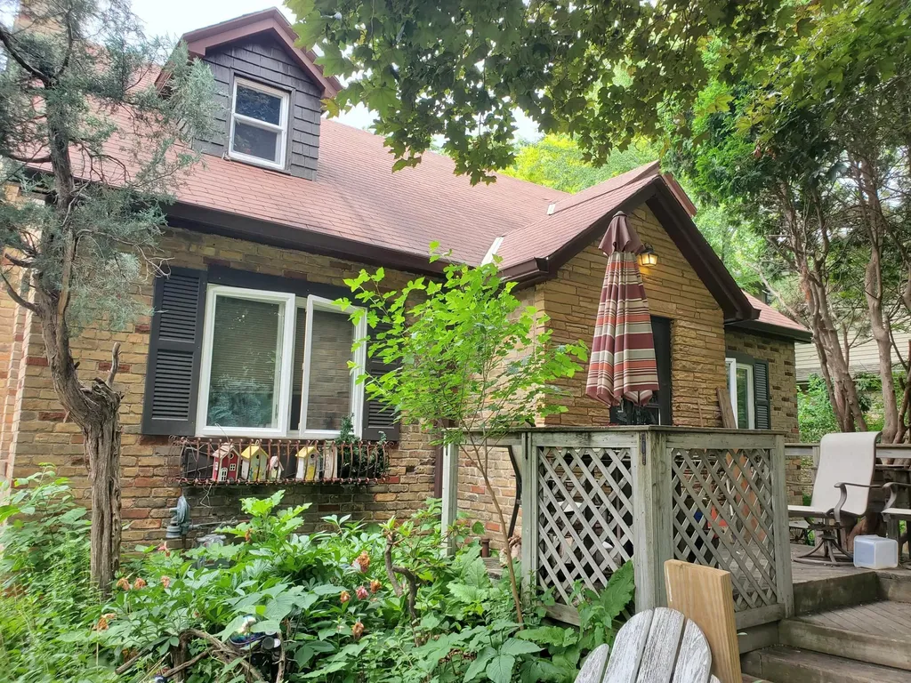 1907 Snelling Avenue N Falcon Heights MN 55113