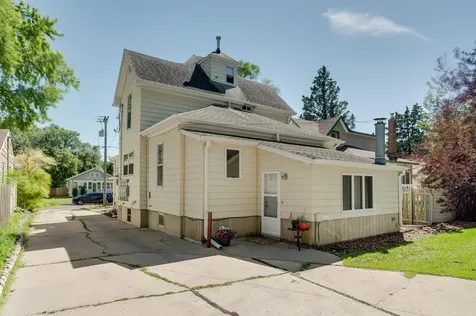 1637 8th Avenue S Fargo ND 58103