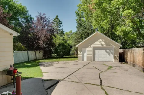 1637 8th Avenue S Fargo ND 58103