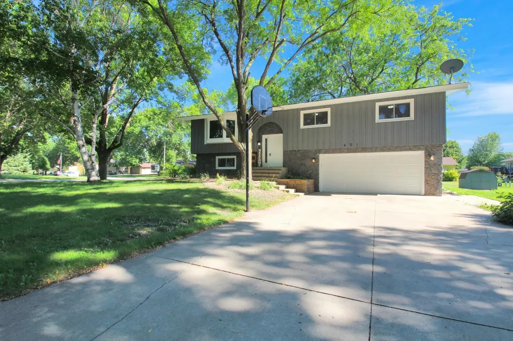 601 25th Avenue SW Willmar MN 56201