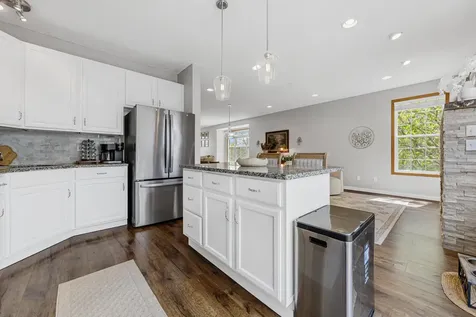 1724 Riverside Drive Shakopee MN 55379