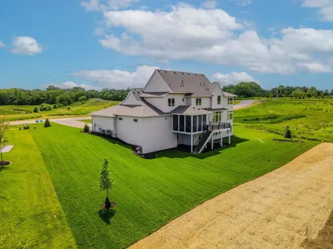 5946 Kochs Crossing Independence MN 55359