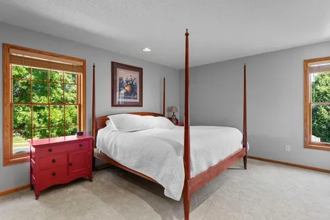 8010 Spruce Trail Eden Prairie MN 55347
