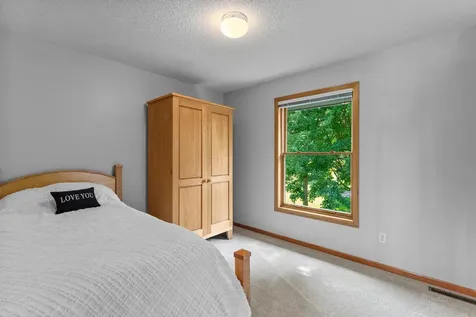 8010 Spruce Trail Eden Prairie MN 55347