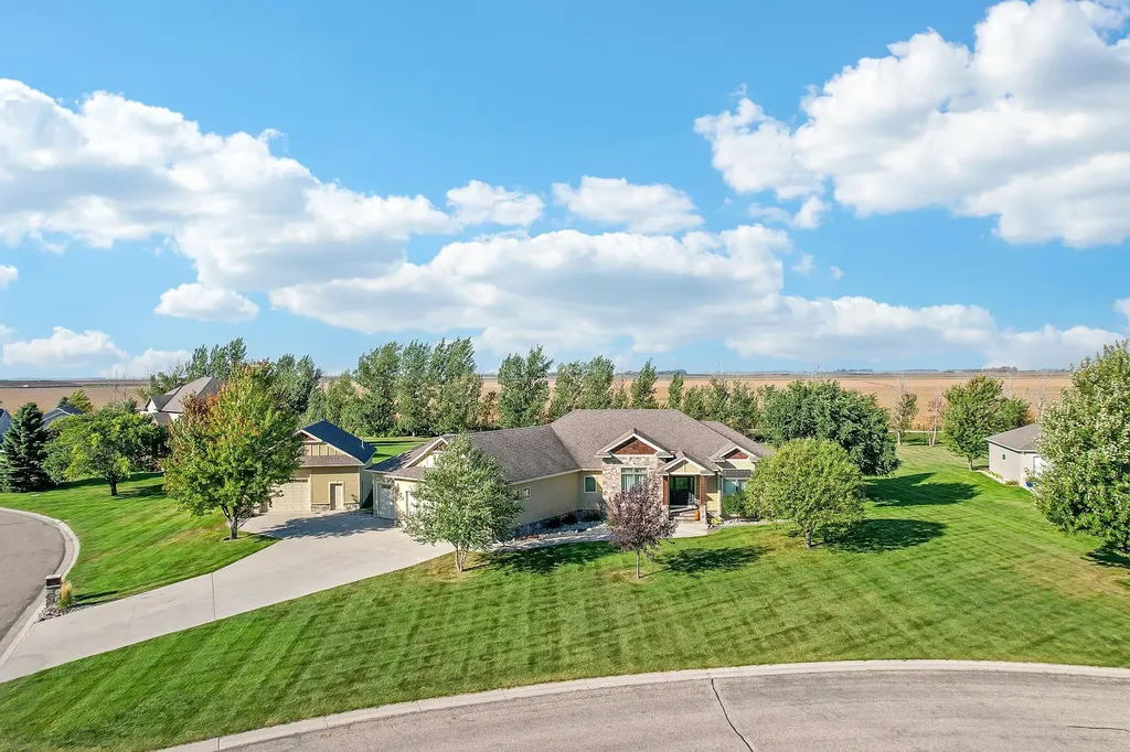 7013 Maple Lane Horace ND 58047
