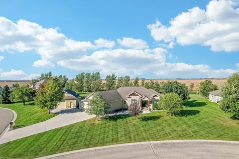7013 Maple Lane Horace ND 58047
