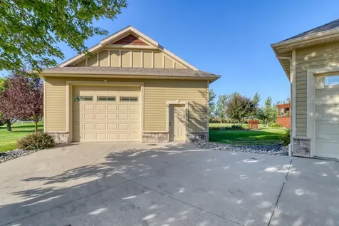 7013 Maple Lane Horace ND 58047
