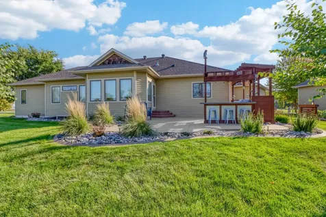 7013 Maple Lane Horace ND 58047