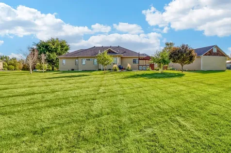 7013 Maple Lane Horace ND 58047
