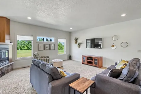7013 Maple Lane Horace ND 58047
