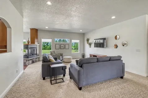7013 Maple Lane Horace ND 58047