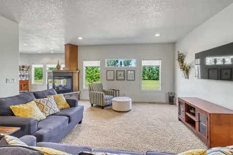 7013 Maple Lane Horace ND 58047