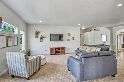 7013 Maple Lane Horace ND 58047