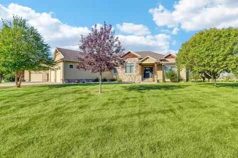 7013 Maple Lane Horace ND 58047
