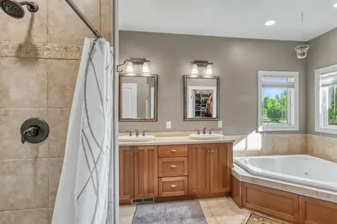 7013 Maple Lane Horace ND 58047