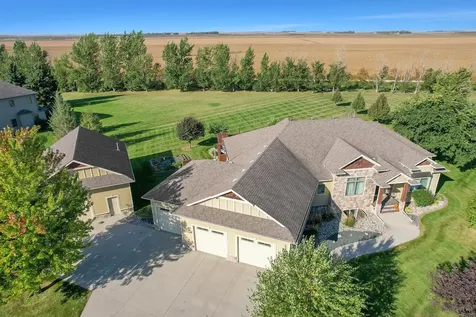7013 Maple Lane Horace ND 58047