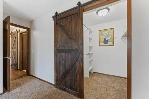 907 Heritage Court W Vadnais Heights MN 55127
