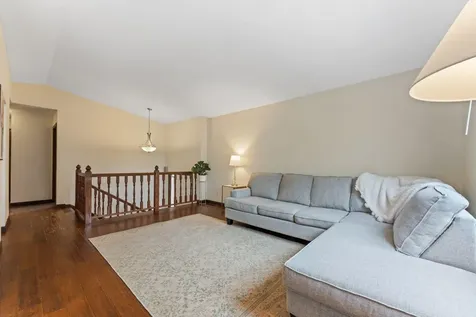 907 Heritage Court W Vadnais Heights MN 55127