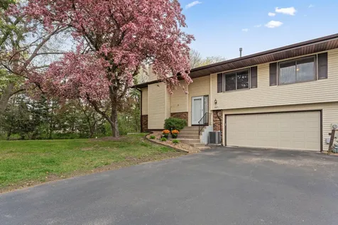907 Heritage Court W Vadnais Heights MN 55127