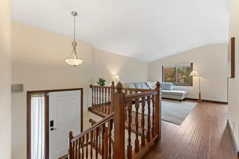 907 Heritage Court W Vadnais Heights MN 55127