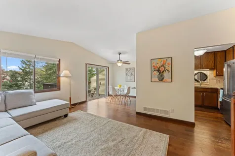 907 Heritage Court W Vadnais Heights MN 55127