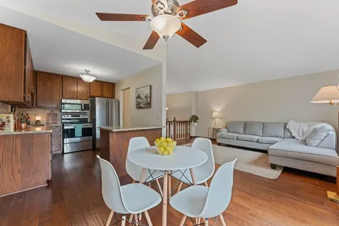 907 Heritage Court W Vadnais Heights MN 55127