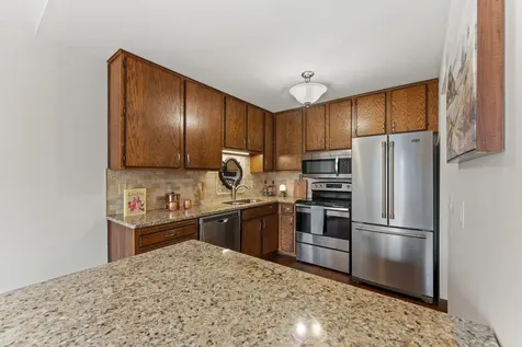 907 Heritage Court W Vadnais Heights MN 55127