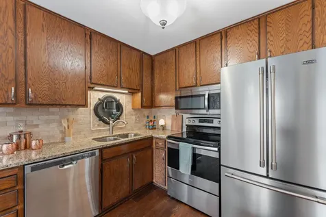 907 Heritage Court W Vadnais Heights MN 55127