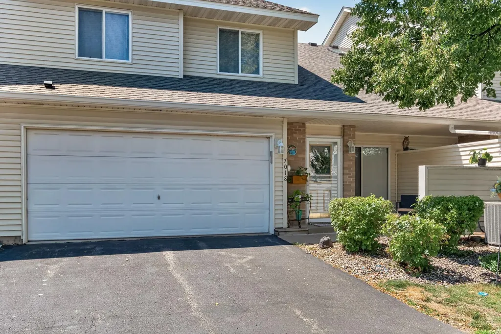 7018 49th Street N Oakdale MN 55128