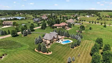 19295 Oak Grove Avenue Prior Lake MN 55372