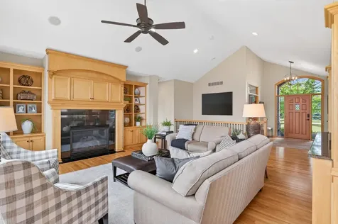19295 Oak Grove Avenue Prior Lake MN 55372