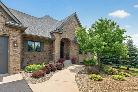 19295 Oak Grove Avenue Prior Lake MN 55372