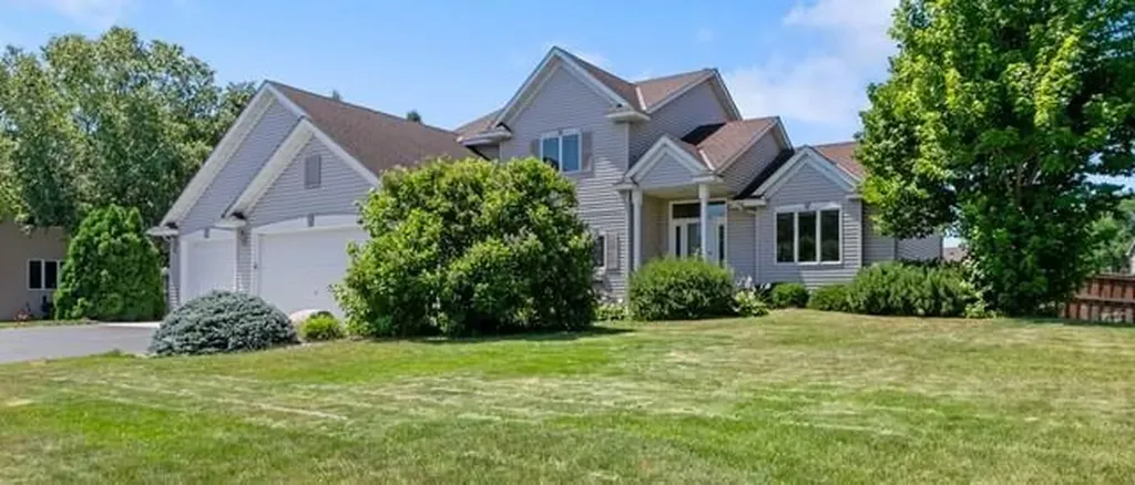 9719 Hillside Trail S Cottage Grove MN 55016