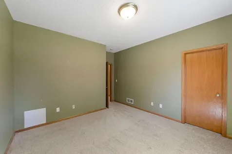 9719 Hillside Trail S Cottage Grove MN 55016