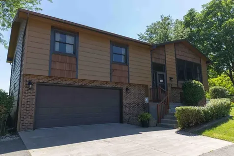 207 Maple Avenue SW Elysian MN 56028