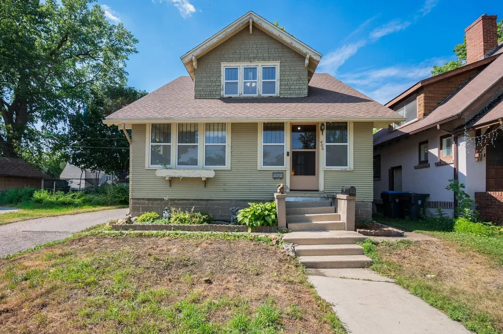 406 W Lewis Street Mankato MN 56001