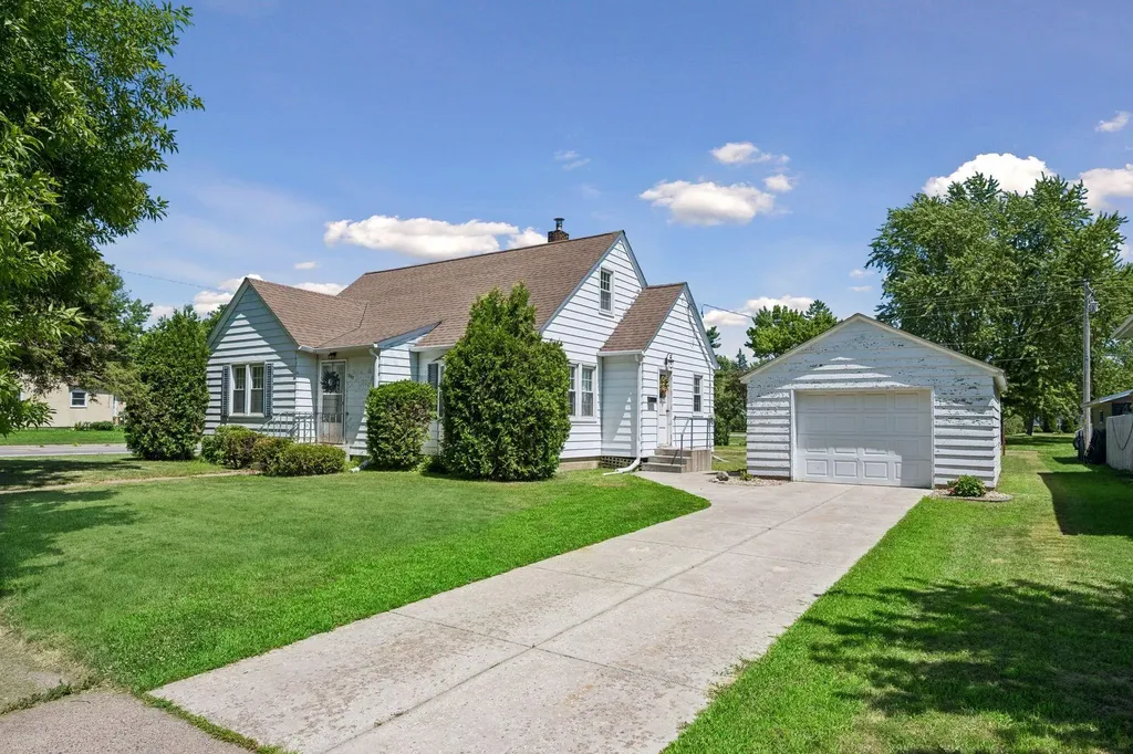 405 4th Avenue SE Milaca MN 56353