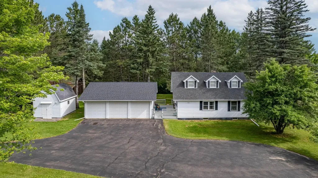 27 Maple Drive Esko MN 55733