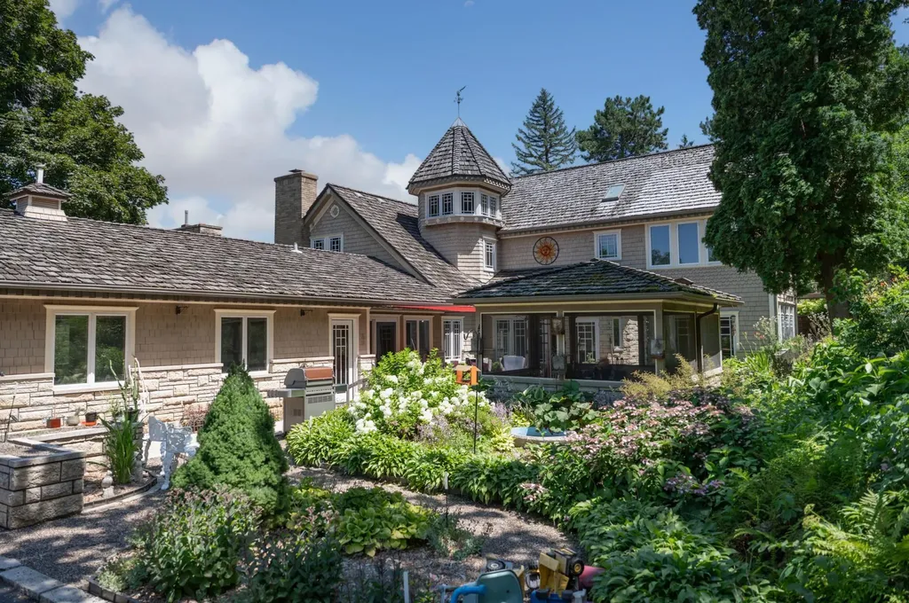 53 W Lake Boulevard Winona MN 55987