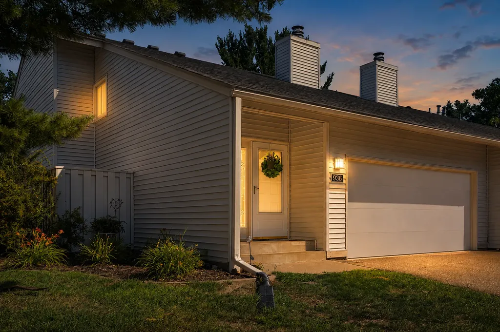 936 Monterey Court S Shoreview MN 55126