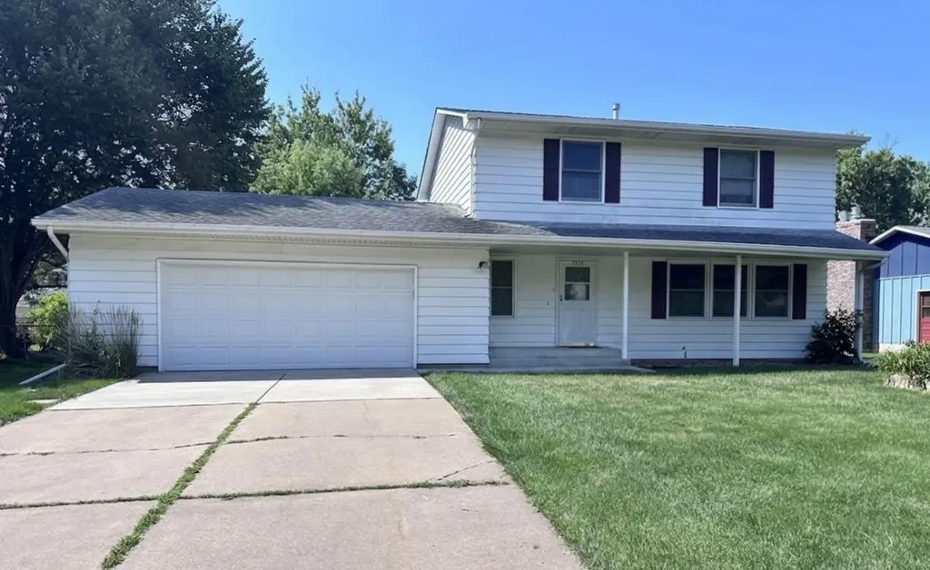 1772 Eldridge Avenue W Roseville MN 55113