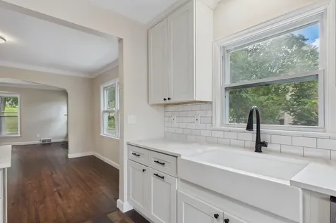 1599 Highland Parkway Saint Paul MN 55116