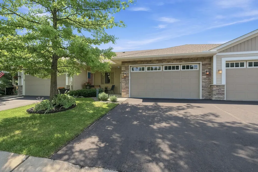 624 Levander Way South Saint Paul MN 55075