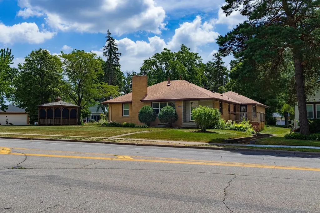4201 40th Avenue N Robbinsdale MN 55422