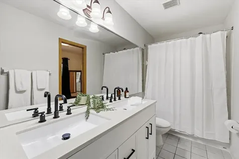 7540 Edinborough Way Edina MN 55435