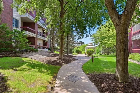 7540 Edinborough Way Edina MN 55435