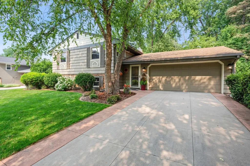 2824 Fernwood Street Roseville MN 55113