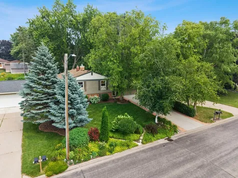 2824 Fernwood Street Roseville MN 55113