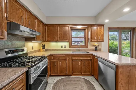 2824 Fernwood Street Roseville MN 55113