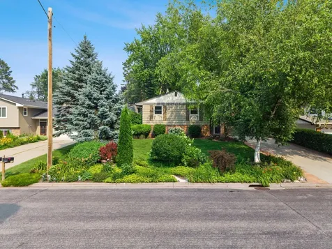 2824 Fernwood Street Roseville MN 55113